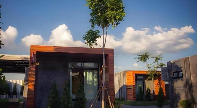 The Infinite Resort Nakhon Sawan Exterior photo